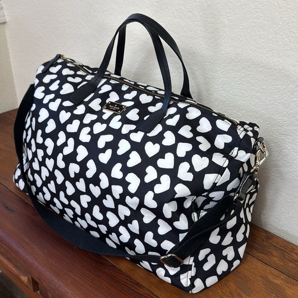 Kate Spades Stylish Black and White Heart Pattern Women's Bag - Picture 4 of 13